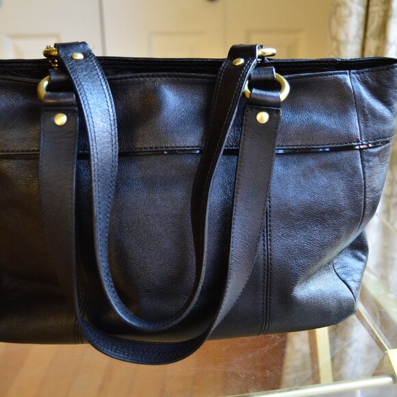 Coach black leather handbag with gold grommets - Picture 5 of 16